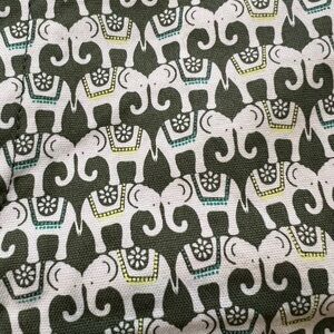 Banana Republic Green Elephant Print Fabric Short w Back Welt Pockets discolored